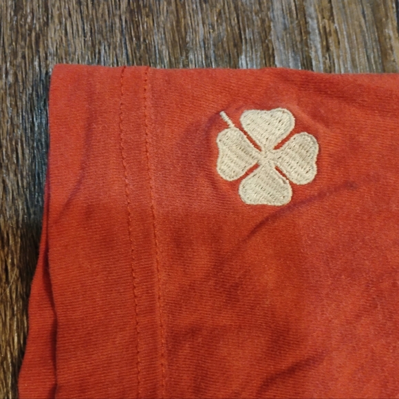 Alfa Romeo with the the Quadrifoglio (four-leaf clover) Red T-shirt. - Picture 8 of 9